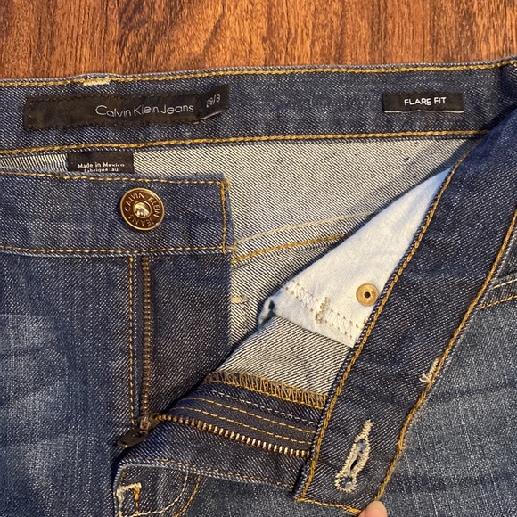 Calvin Klein Flare Fit Faded Design Jeans 99% Cotton - Picture 6 of 16